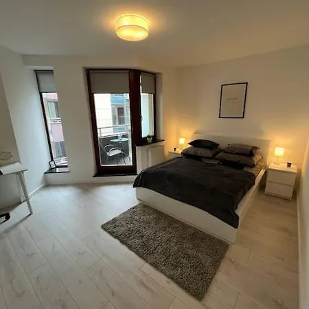 New Old Town -6 People - 200m Town Hall Breslau